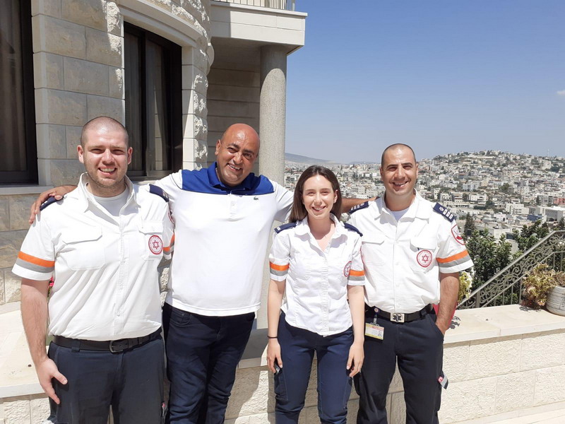 מודה על הצלת חייו