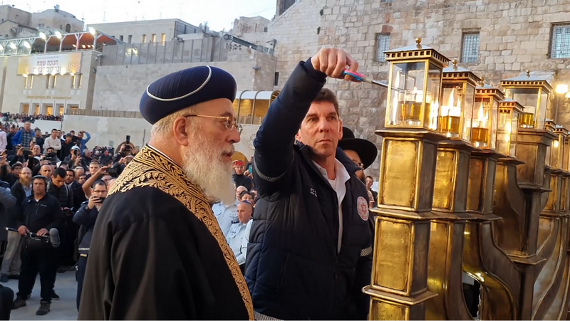 הדלקת נר שלישי של חנוכה בכותל המערבי
