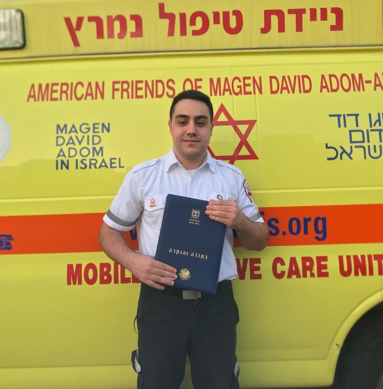 אופק זכה בפרס שר החינוך על התנדבותו במד"א