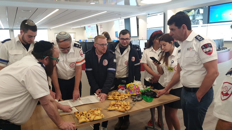 במוקד הקורונה של מד"א קראו את המגילה