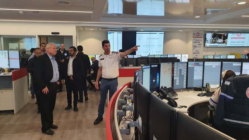 סגן שר הביטחון ח"כ אבי דיכטר ביקר במוקד הלאומי של מד"א 