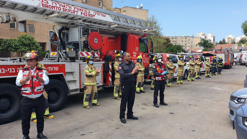לוחמי האש מצדיעים לכוחות מגן דוד אדום