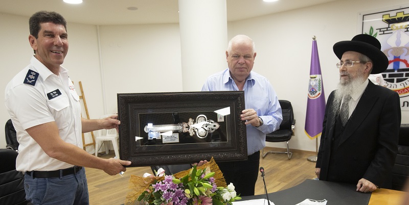 Honorary citizenship of Nof Hagalil was awarded to MDA Director General Eli Bin