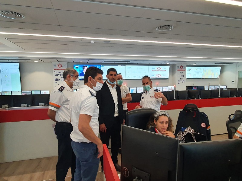ח"כ שלמה קרעי בביקור במוקד מד"א: