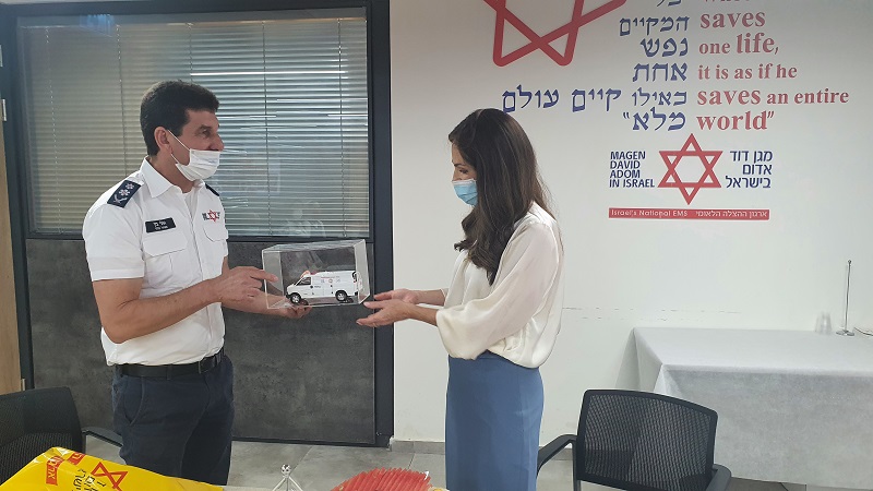 שרת התפוצות ח"כ עומר ינקלביץ' בביקור במוקד מד"א: