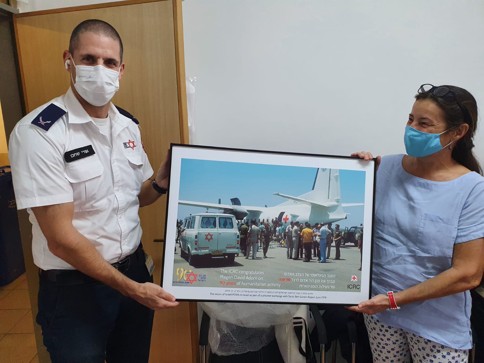 The ICRC commemorates MDA’s 90th anniversary with a special gift.