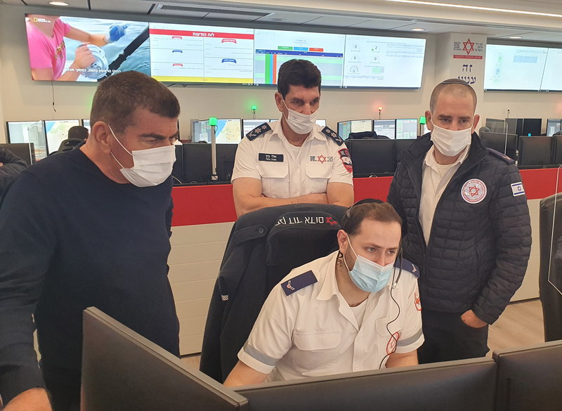 שר החוץ ח"כ אשכנזי בביקור במוקד הלאומי של מד"א: