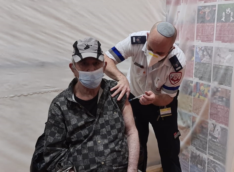 Magen David Adom Leads the Vaccination Drive in Karnei Shomron for Residents Over Age 60