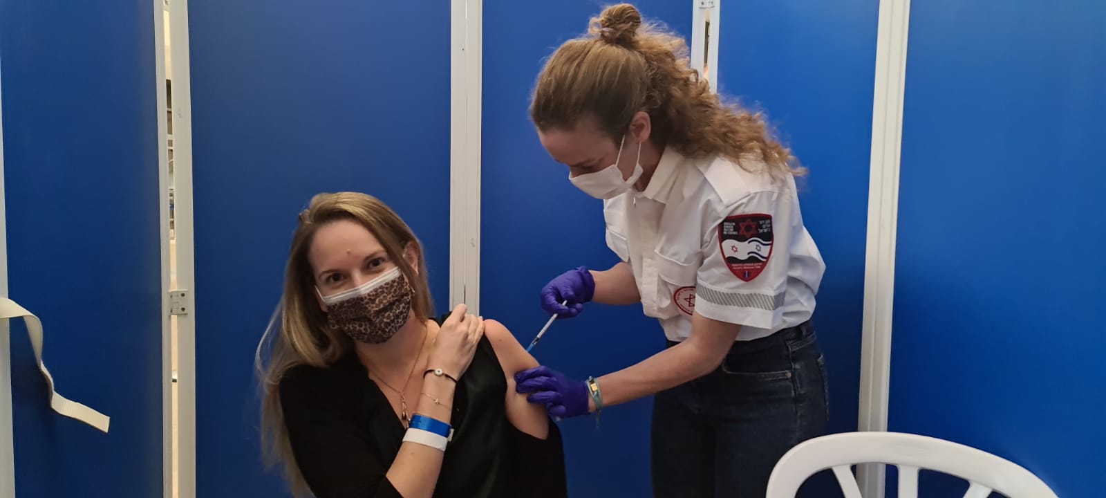 MDA Emissaries vaccinated in Ben Gurion by Magen David Adom