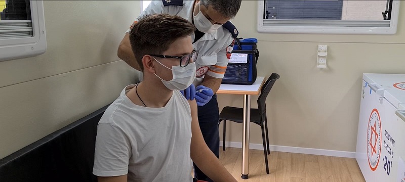 צוותי מגן דוד אדום חוזרים למתחמי החיסונים וקוראים להורים להביא את ילדיהם להתחסן