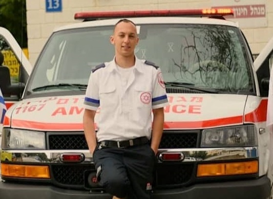 פתאום דפיקה בדלת האמבולנס: