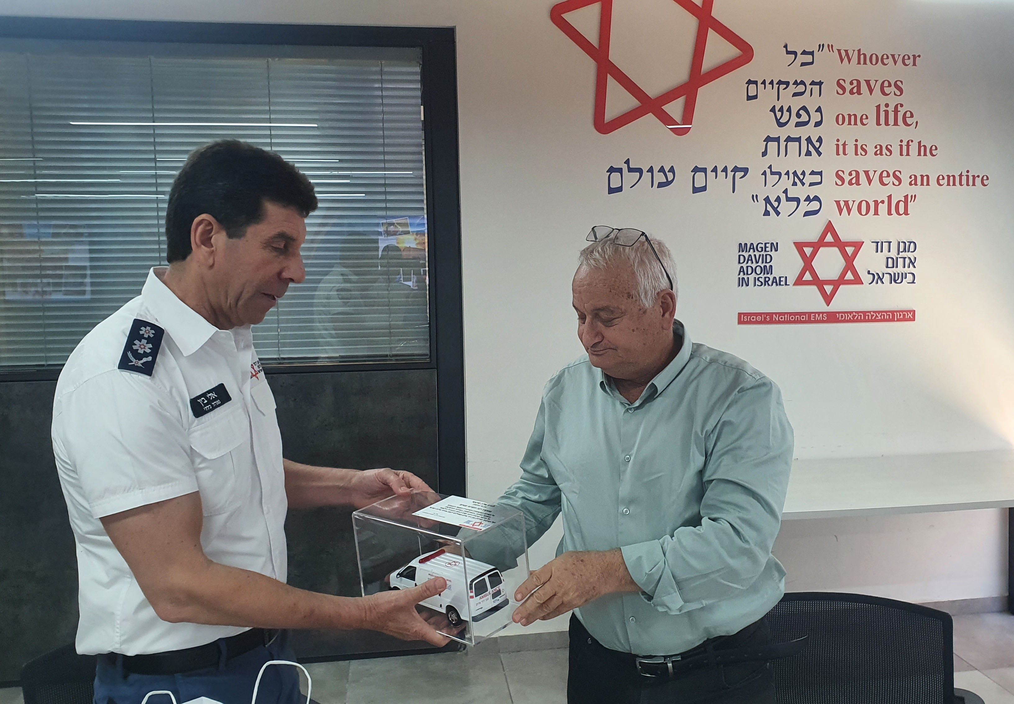 סגן שר הביטחון סייר במוקד הארצי של מד"א