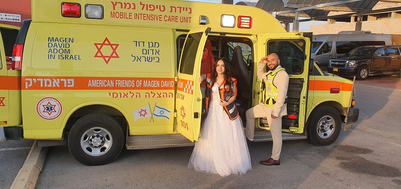 המדים הלבנים הפכו לשמלת כלה: