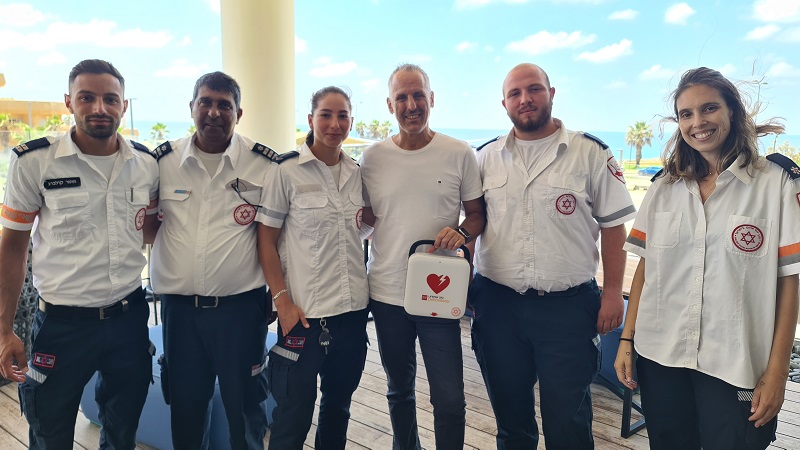 באמצע המשחק: הכדורגלן לקה בדום לב וניצל בזכות חובשי מד"א