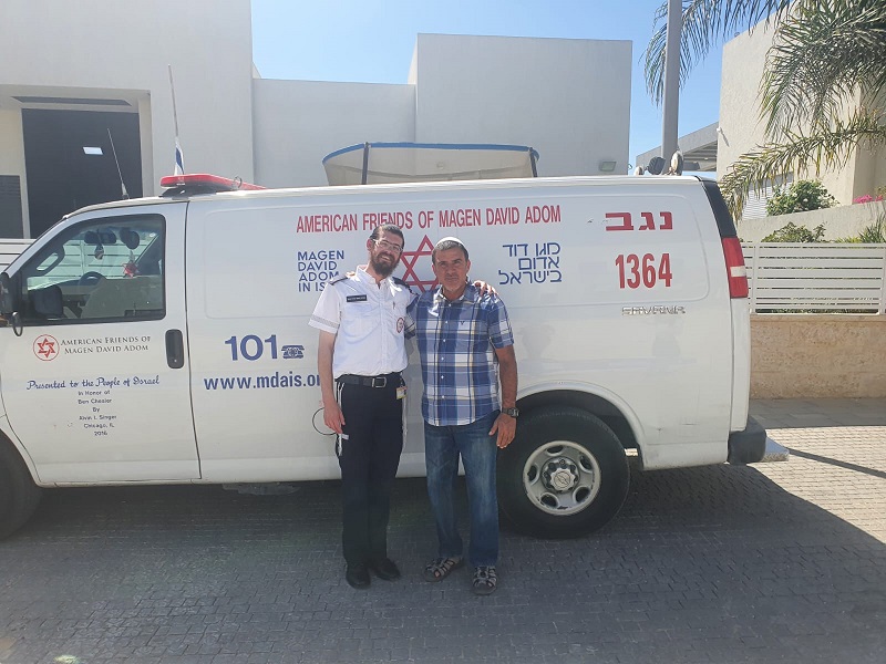 בדרך למרפאה: ניצל בזכות חובש מד"א שעמד מאחוריו ברמזור 