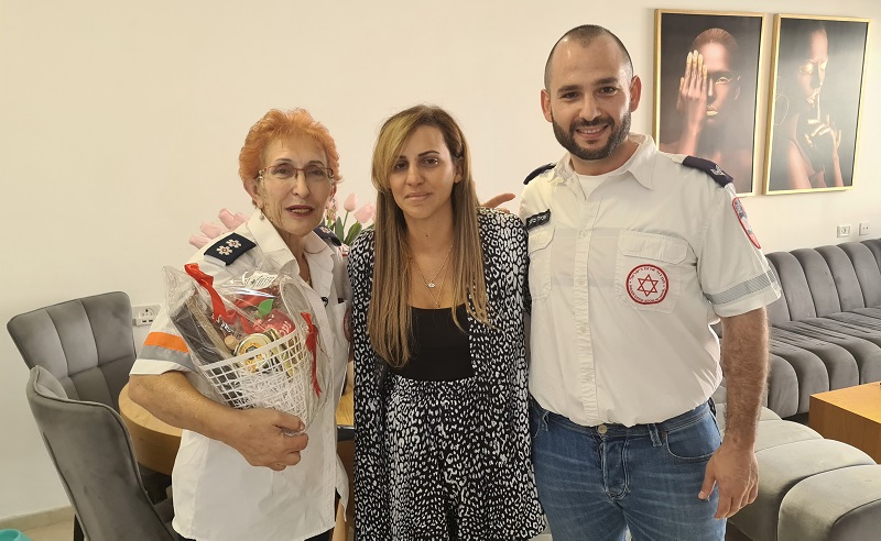 פגישה ראשונה, שנה אחרי שנפצעה