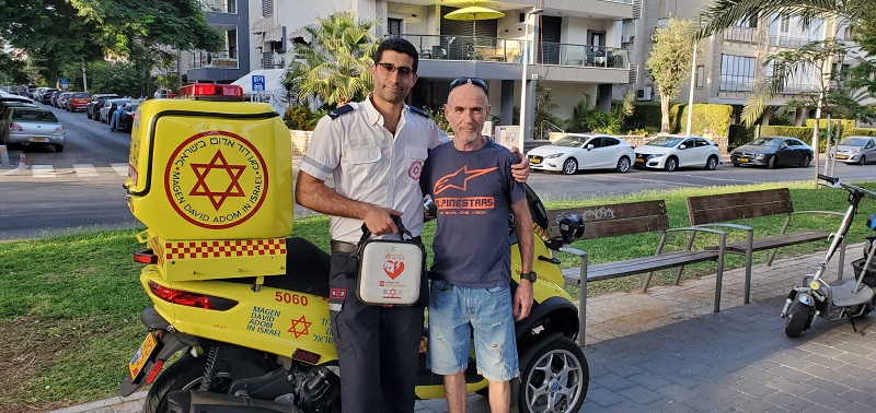 התמוטט באמצע השיחה עם מד"א, ניצל בזכות הדפיברילטור