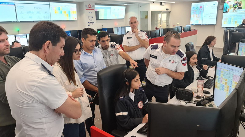 ח"כ עמיחי שיקלי בביקור במוקד הארצי של מד"א