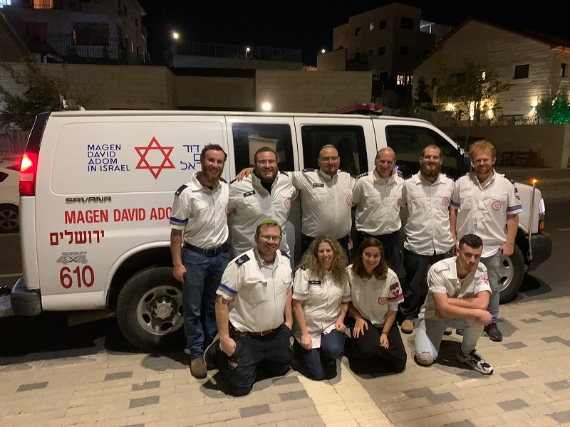 משפחת נוימן במגן דוד אדום