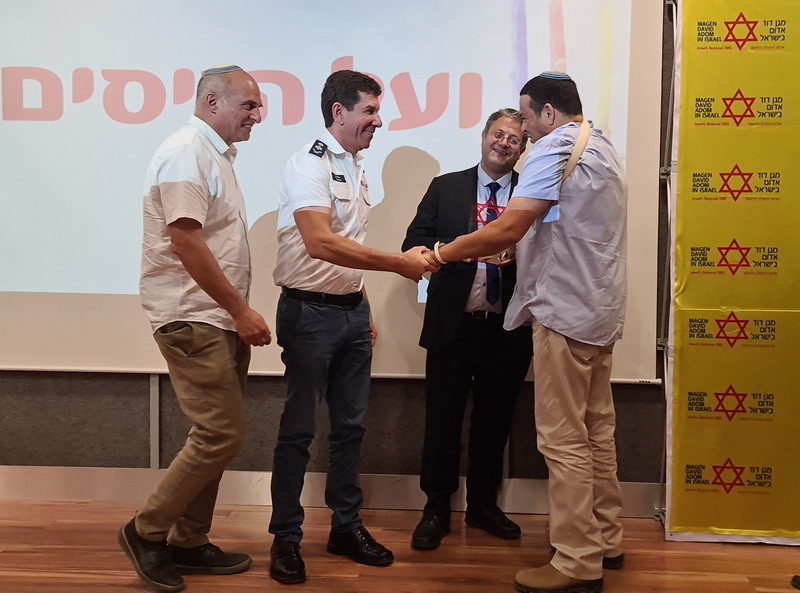 בטקס הדלקת נר חנוכה בתחנת מד"א ירושלים