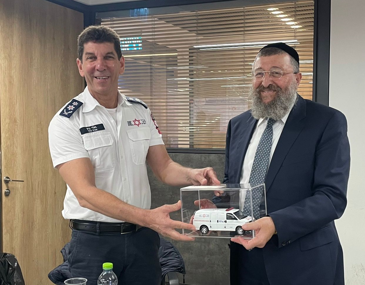 ח"כ יואב בן צור בביקור במוקד הארצי של מד"א