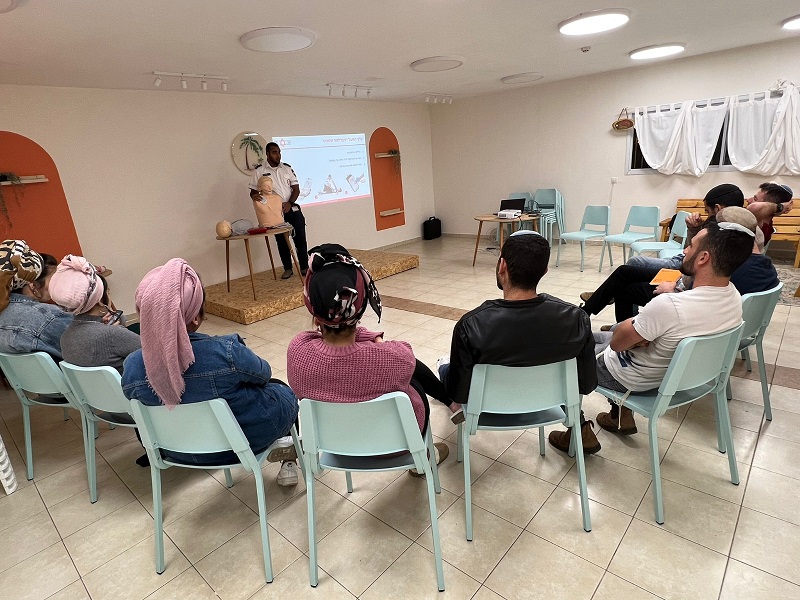 צור טבע בבריכה לפני 21 שנים ועבר החייאה כתינוק והחליט ללמד את חבריו עזרה ראשונה
