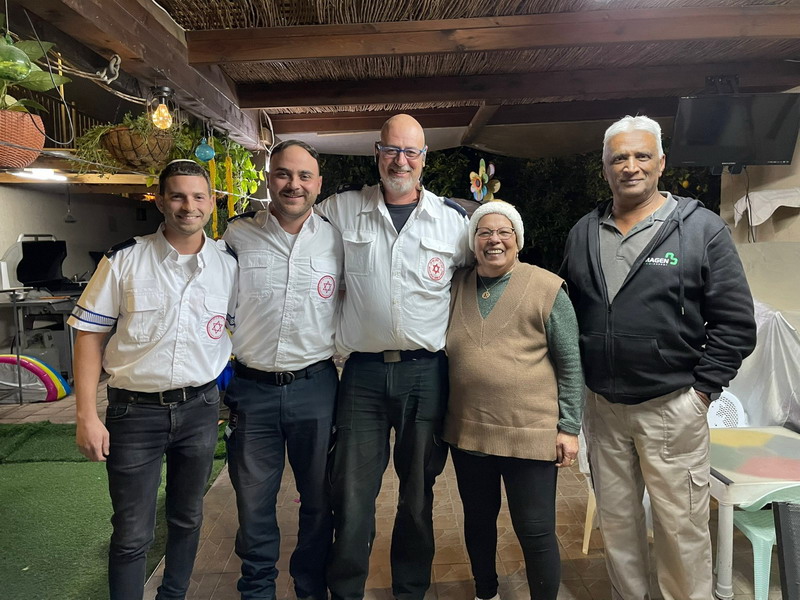 שלושה חודשים לאחר שהתמוטטה ולקתה בדום לב: רובי הזמינה את צוות מד״א שהציל את חייה לחגוג איתה את יום הולדתה