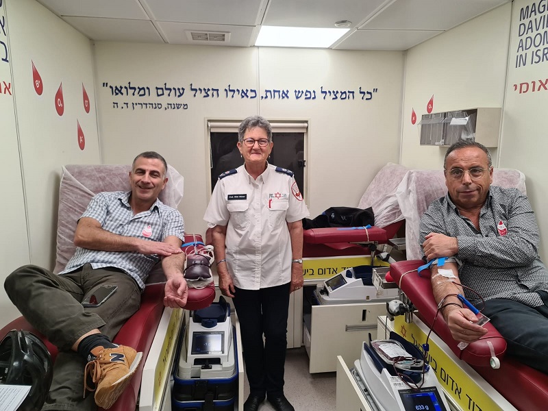לאחר כשני עשורים וחצי ילידי בריטניה תורמים דם