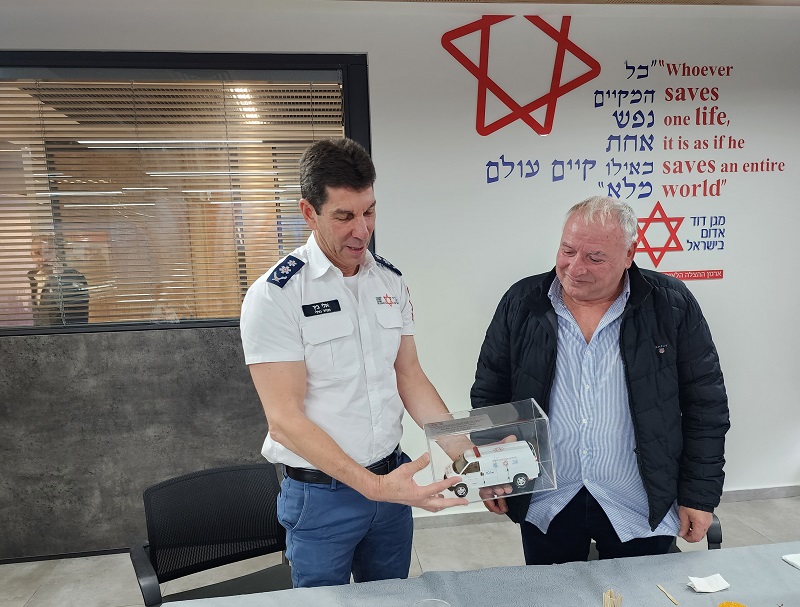 MK Amsalem visits Magen David Adom 