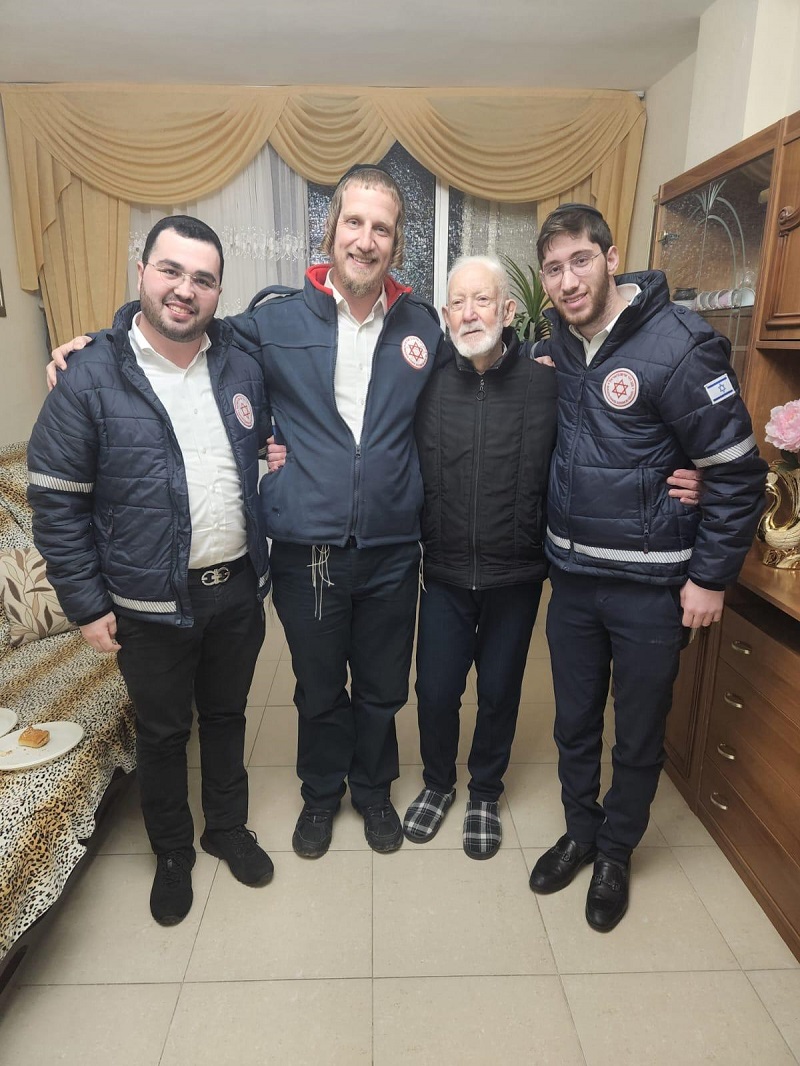 בן ה-90 התמוטט באולם אירועים וניצל בזכות דפיברילטור