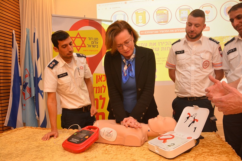  במסגרת מיזם יום המודעות הלאומי לשימוש במפעם (דפיברילטור) של מפעל הפיס, מרכז השלטון המקומי ומגן דוד אדום