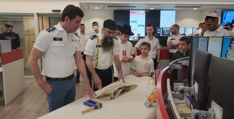 מגילת אסתר במוקד הלאומי של מגן דוד אדום