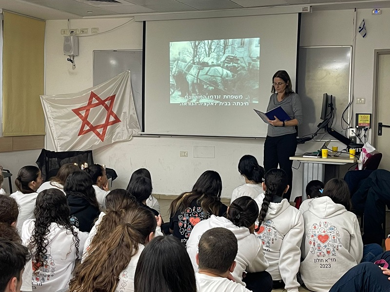 זיכרון בתחנה: סיפור חייו של ד״ר פליקס זנדמן ז״ל