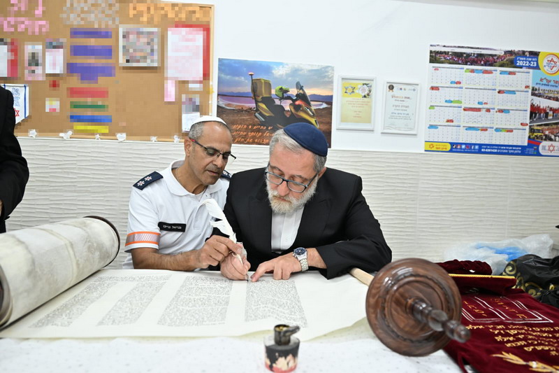 הכנסת ספר תורה לזכר מנחם הופן ממד"א אילת