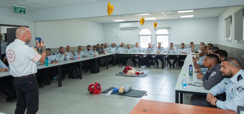 36 סוהרים מסיימים בימים אלה קורס חובשי רפואת חירום