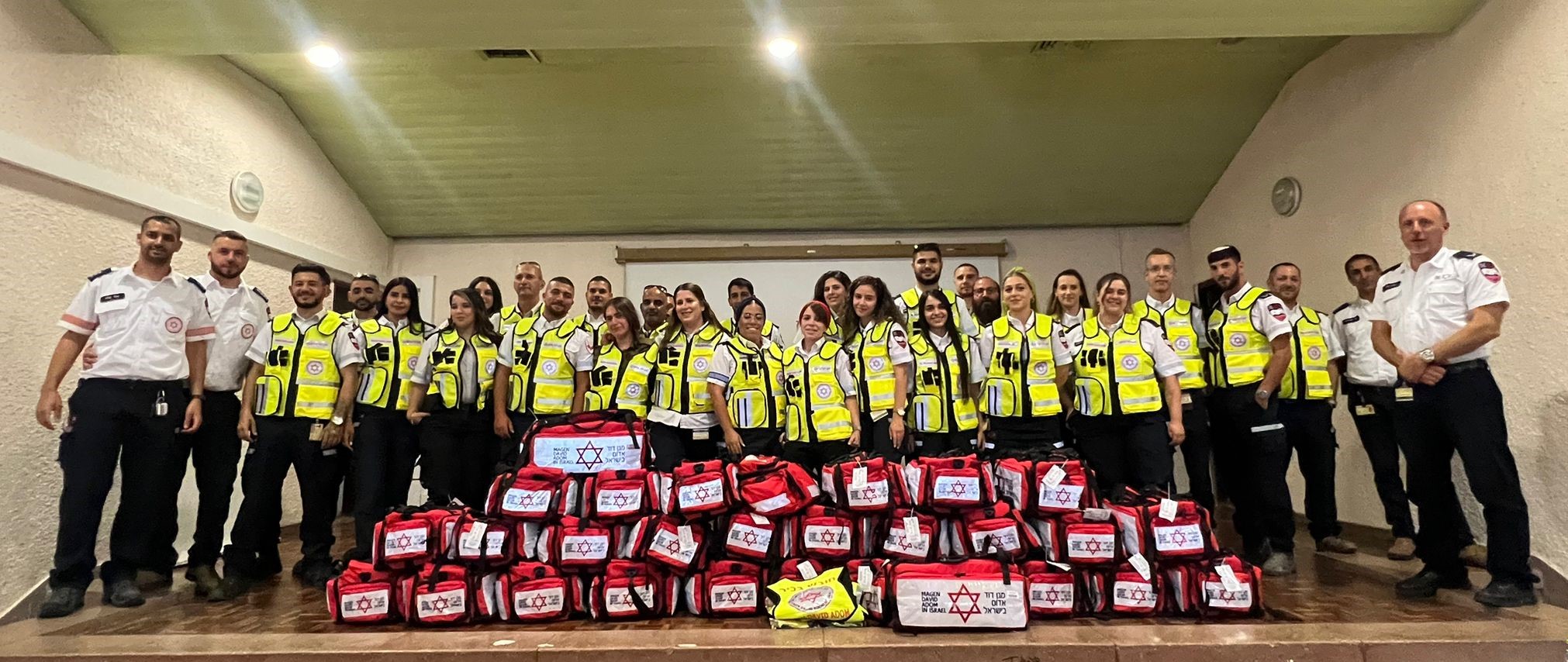 45 חובשי רפואת חירום מתנדבים במרחב כרמל של מד"א הצטרפו ליחידת כונני התגובה המיידית וקיבלו תיקי החייאה מתקדמים