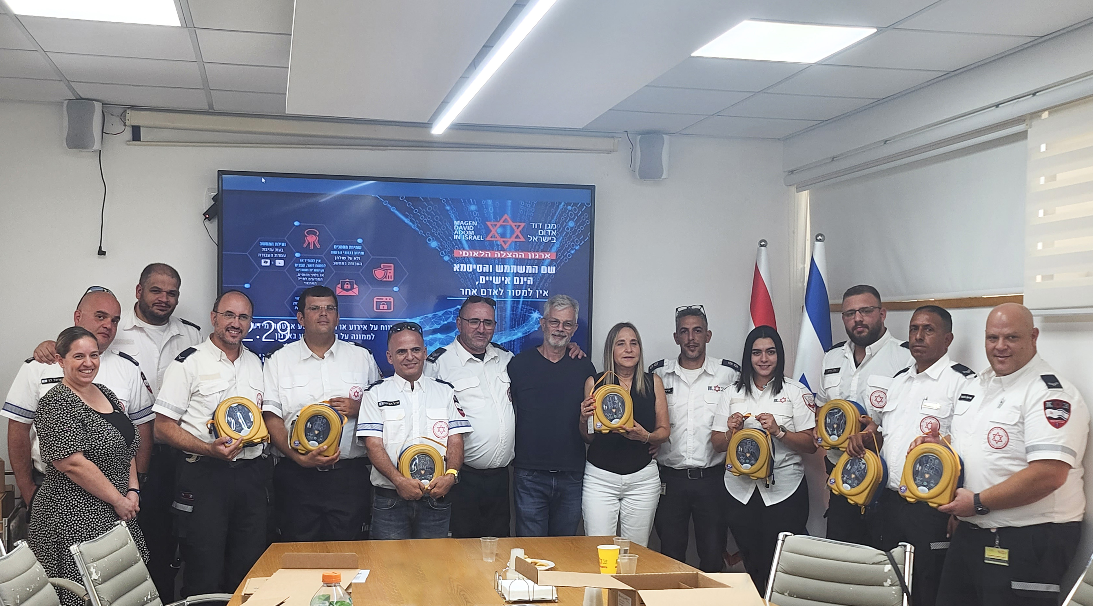 10 דפיברילטורים נתרמו והופצו לכונני מד"א ברחבי הארץ