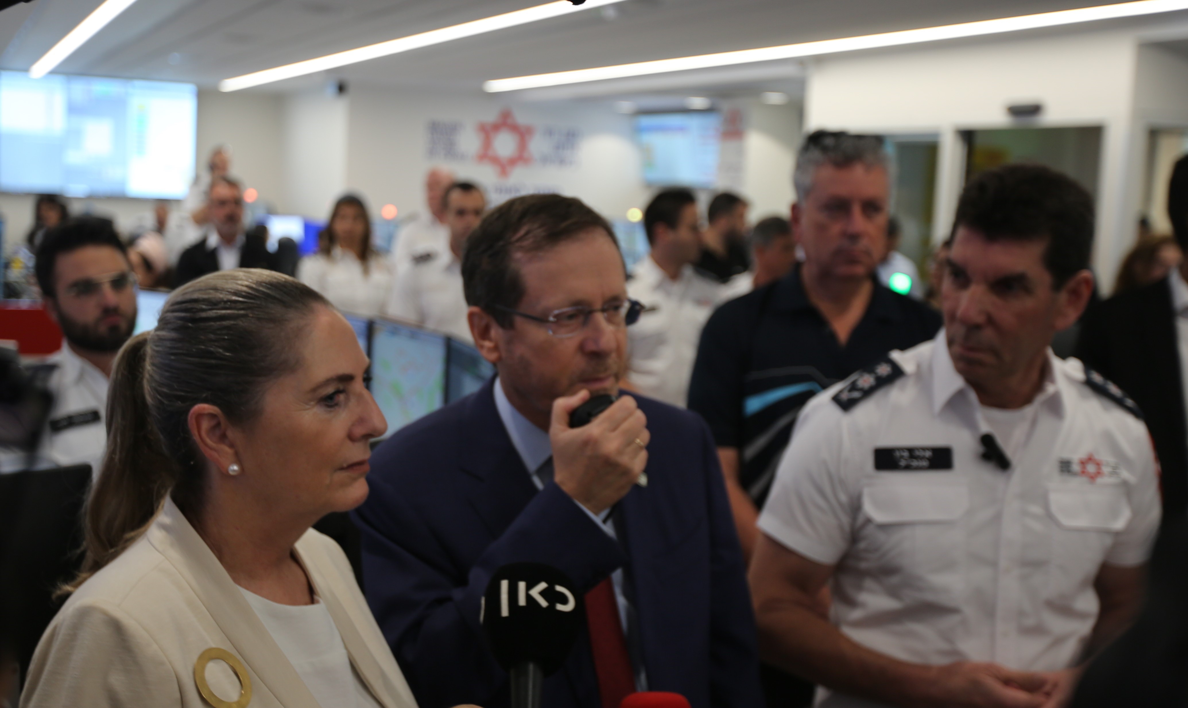 נשיא המדינה ביקר במוקד הלאומי המשולב של מד"א