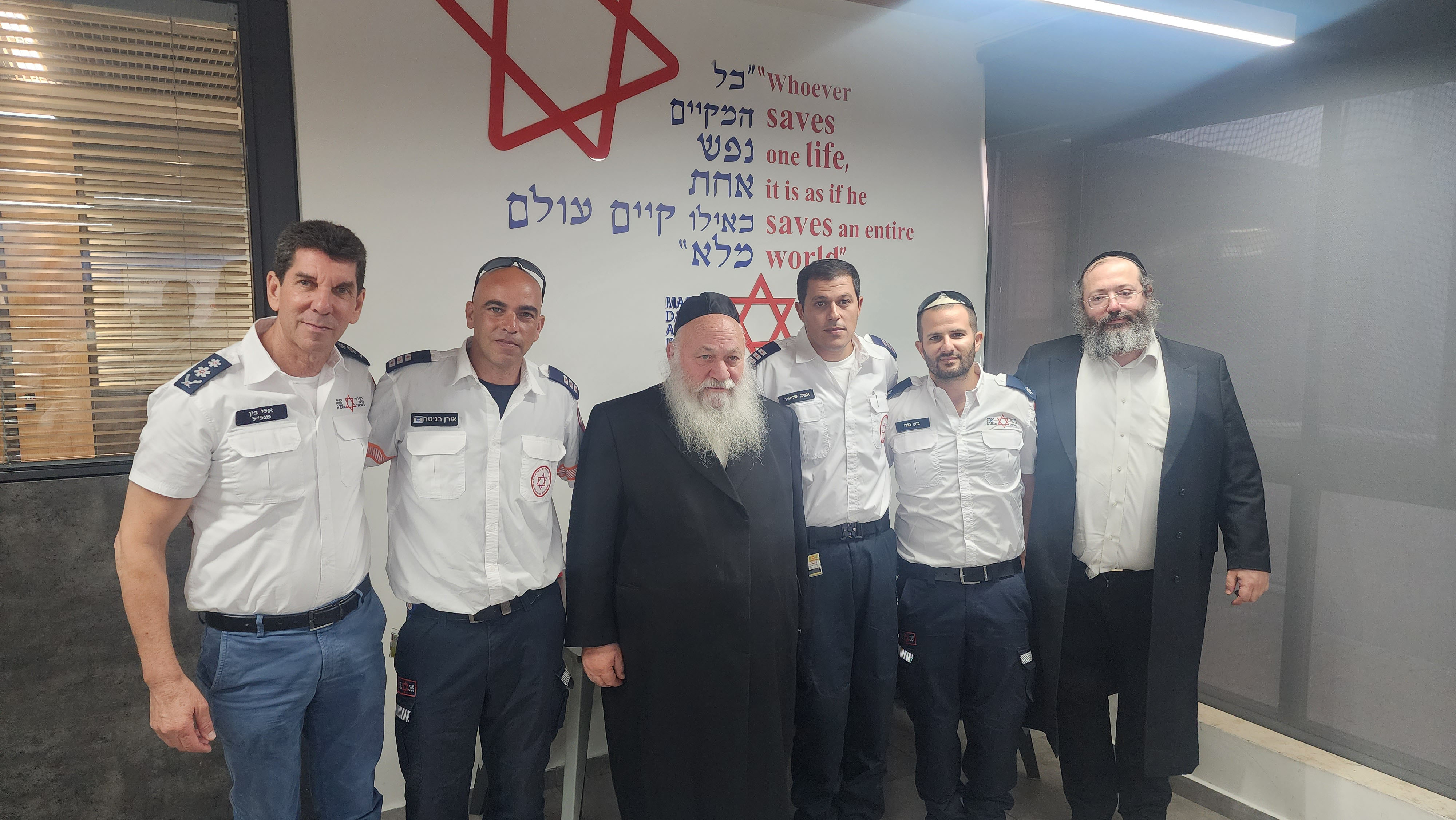 שר השיכון יצחק גולדקנופף בביקור במד"א