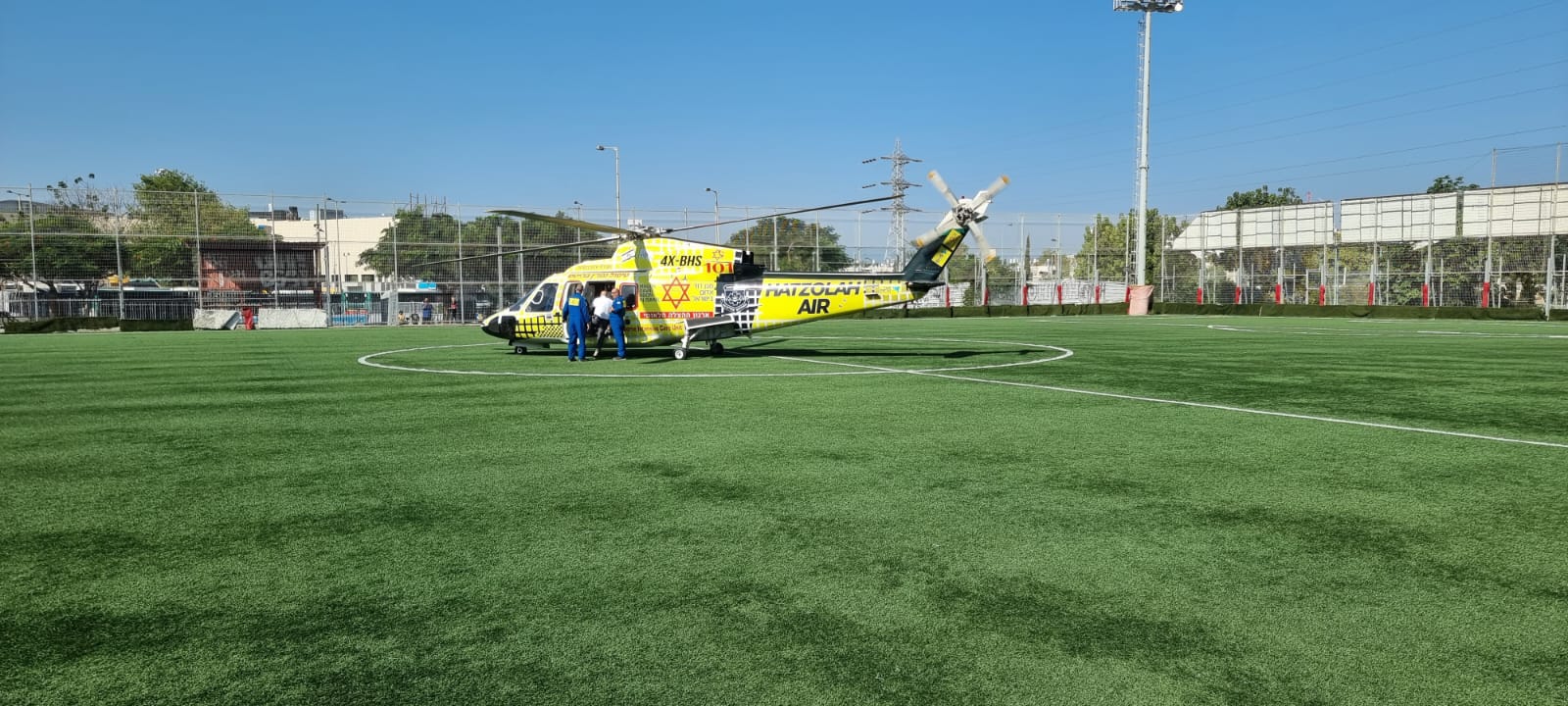 מסוק מד"א נחת במגרש הפועל ת"א במסגרת תרגיל משותף עם בי"ח וולפסון