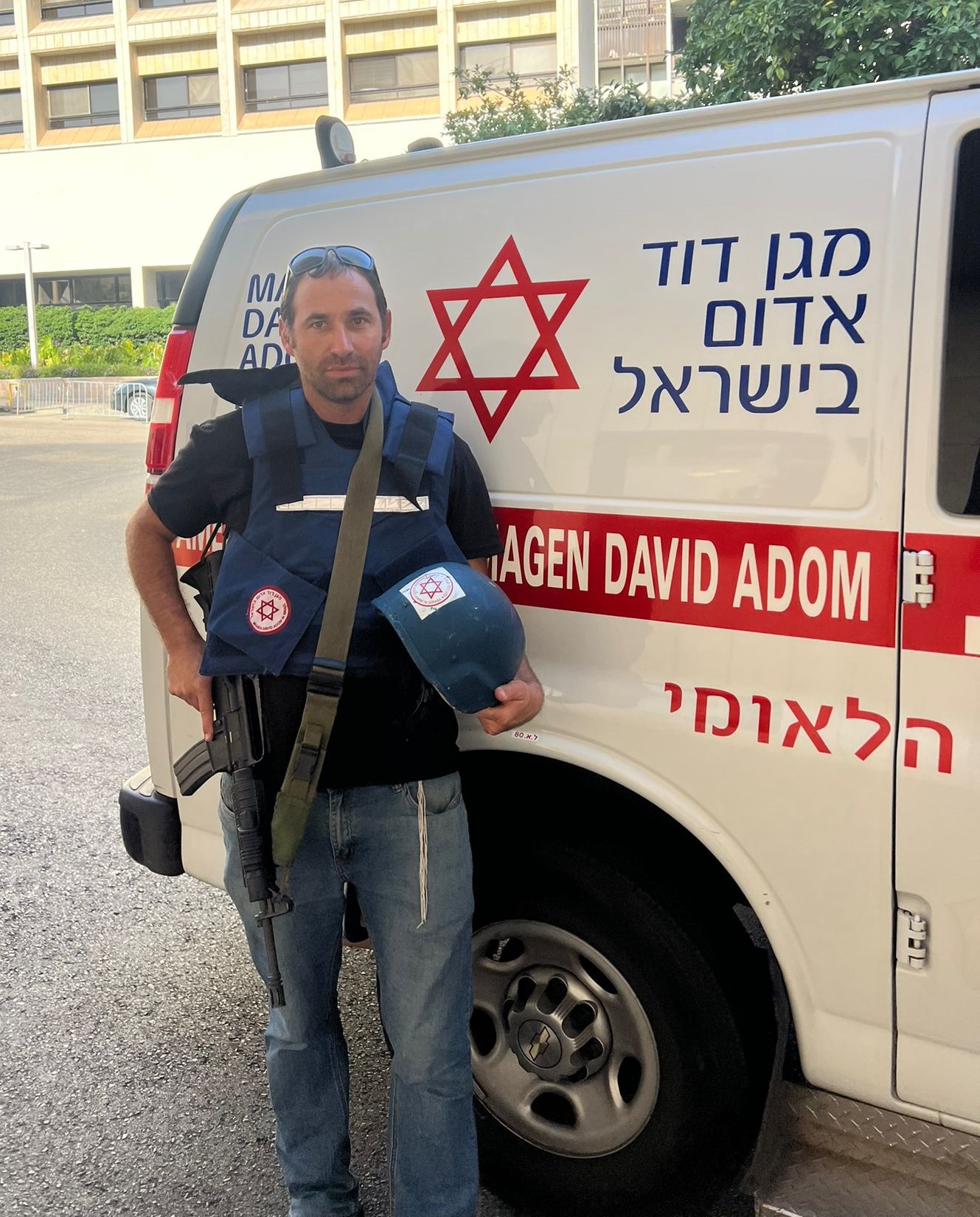 החובש שנלחם במחבלים תוך פינוי פצועים מקיבוץ עלומים