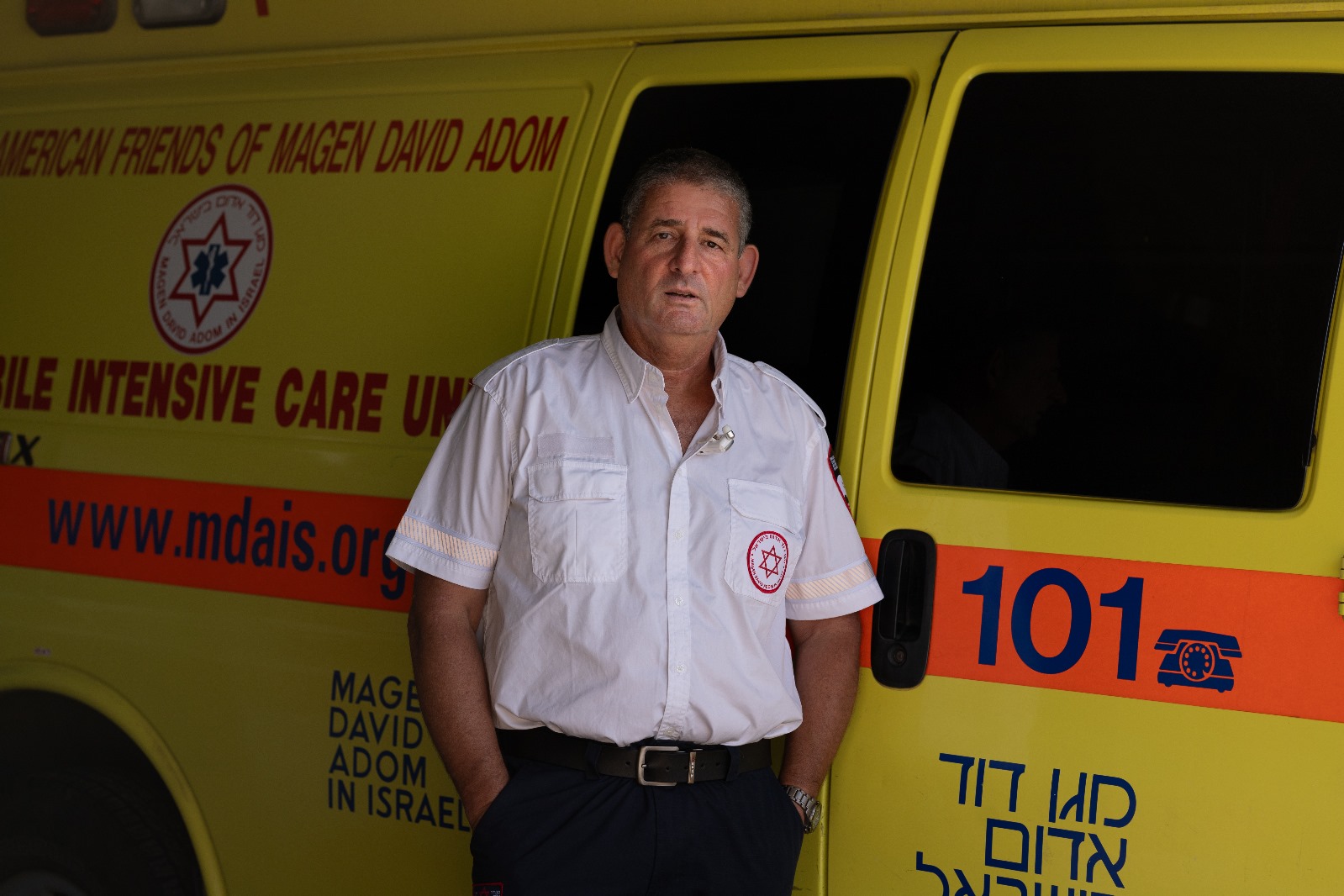 החובש שנתקל במחבלים בדרך למשמרת והציל אישה וילד