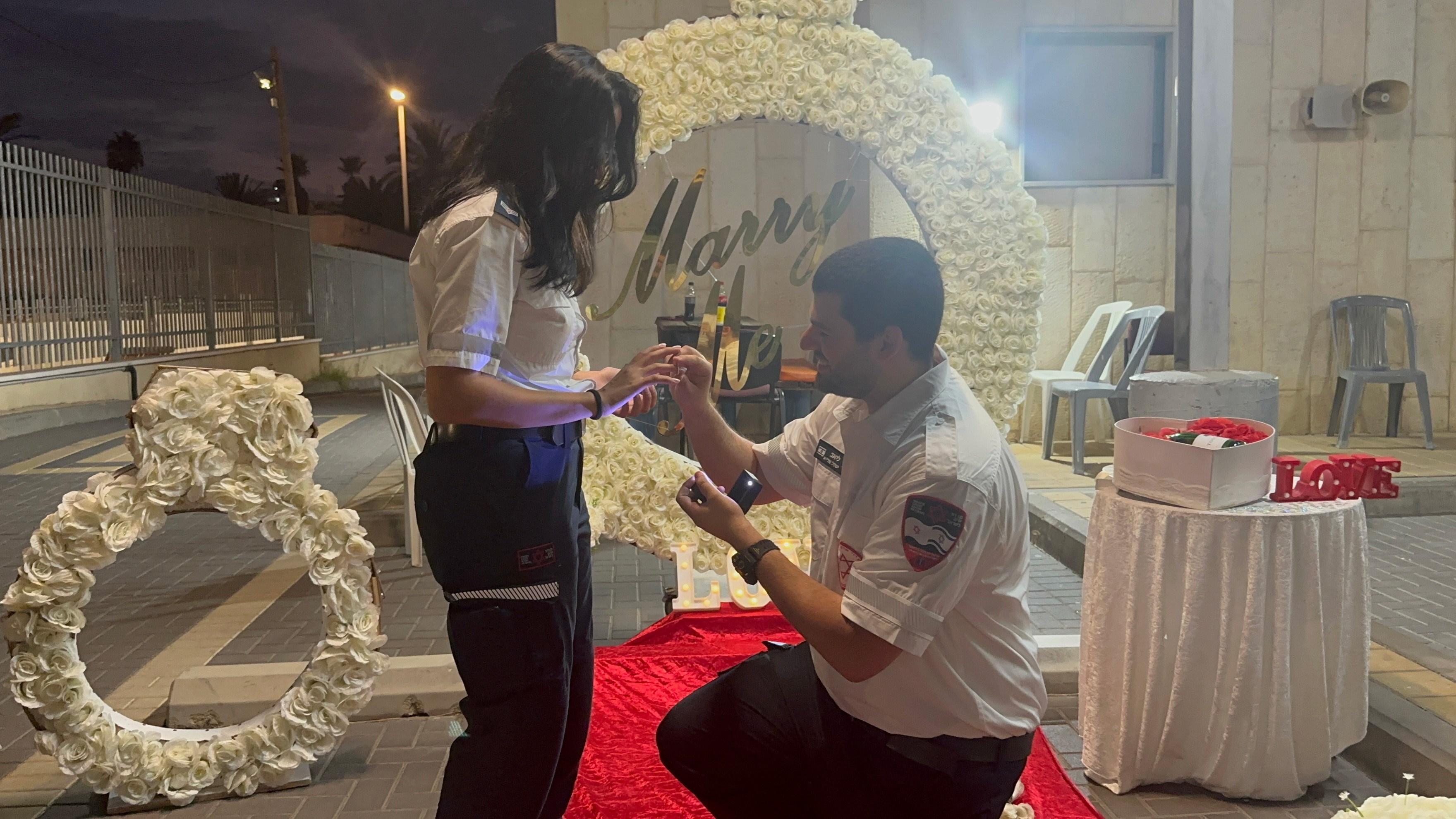 הצעת נישואים תוך כדי הצלת חיים