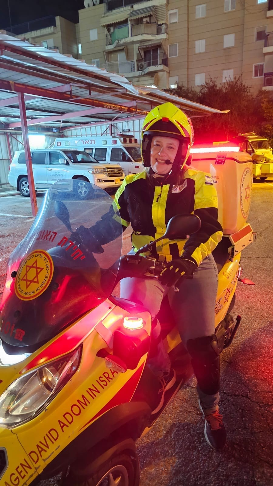 לאחר שניצחה את הסרטן פעמיים, החליטה להתנדב במד"א 