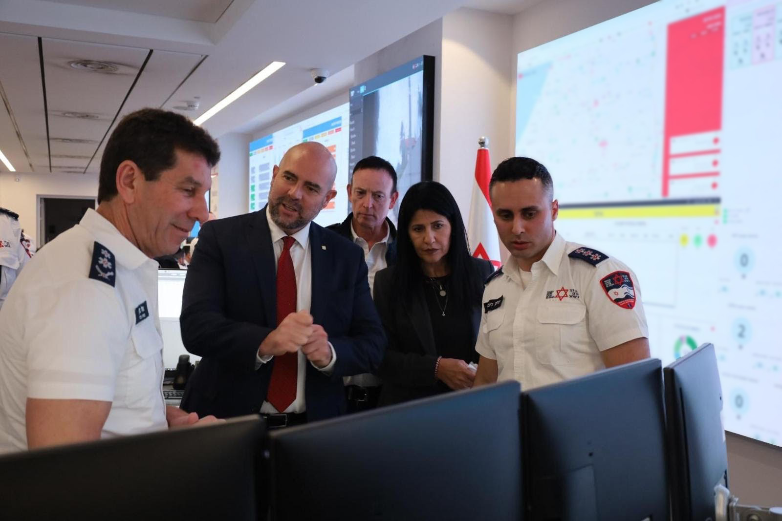 ״לעם ישראל יש מגן וחרב, הלוחמים הם החרב - ואתם המגן״