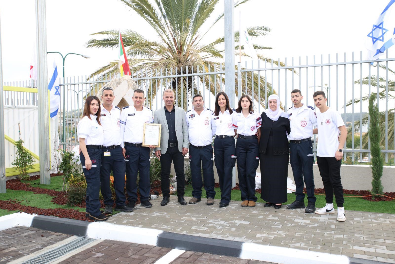 הולכים בעקבותיו