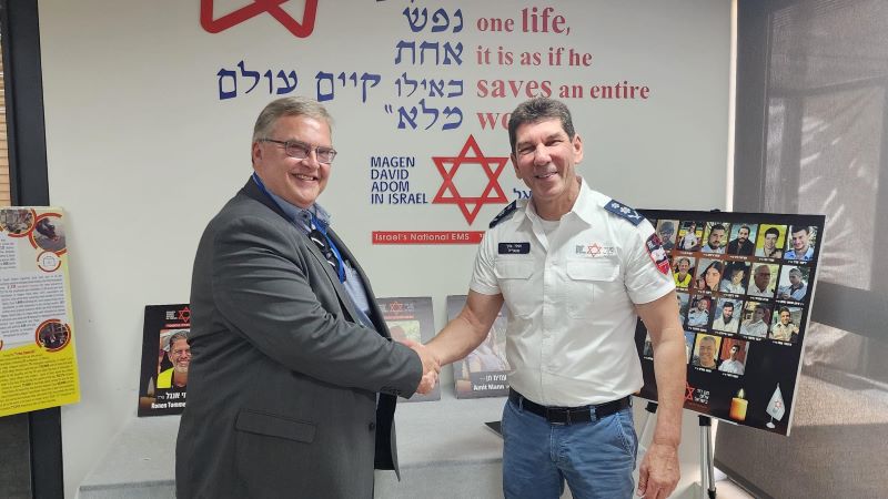שגריר דנמרק ביקר במוקד הלאומי של מגן דוד אדום