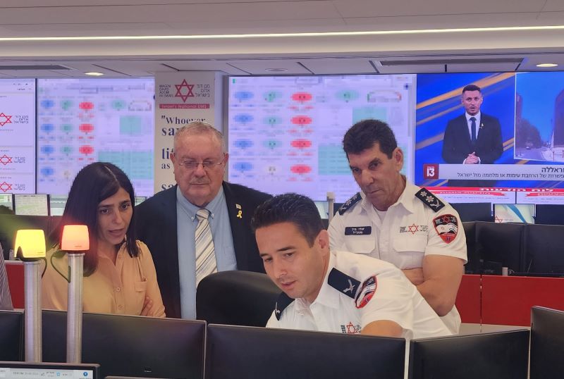 נציב שירות המדינה בביקור במוקד הלאומי של מד"א