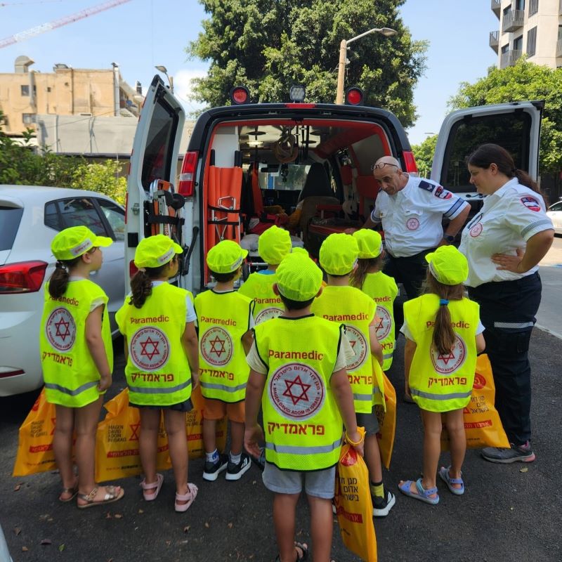ילדי קיבוץ רעים: פראמדיקים ליום אחד