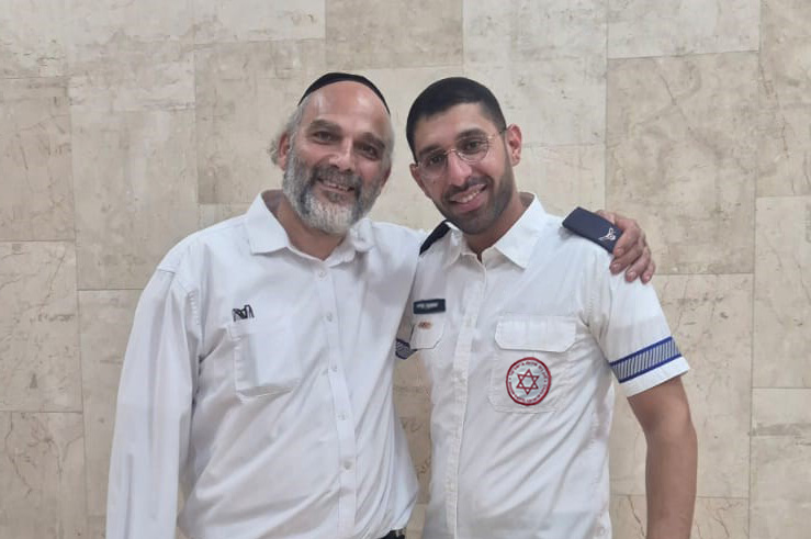 מפגש מרגש: יוני וחובש מד"א שהציל אותו
